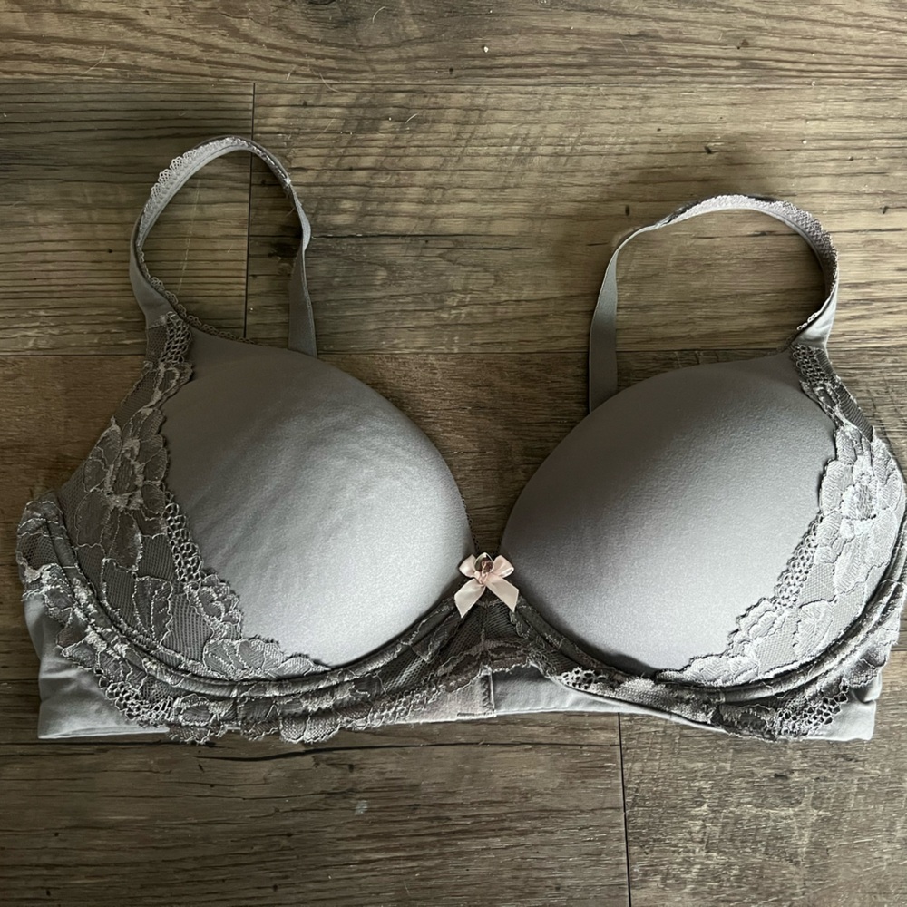 Victoria’s Secret No Wire Bra Size 38D